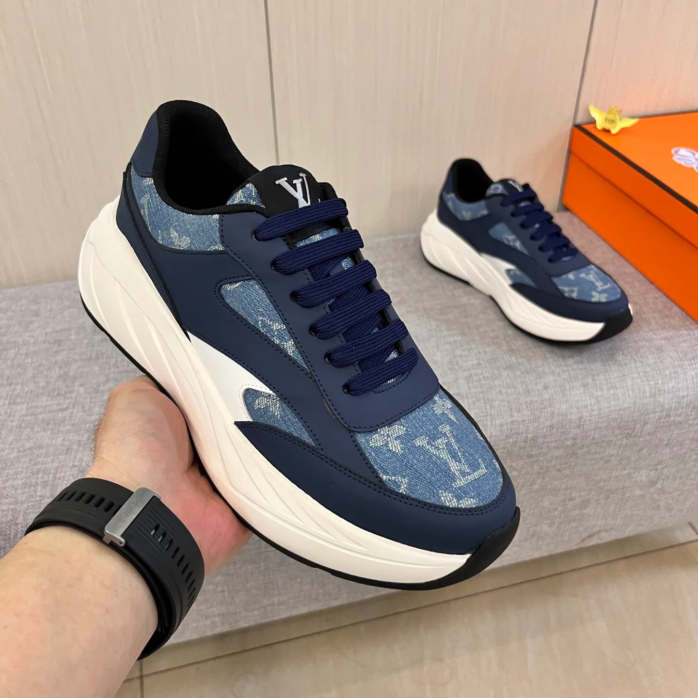 Men's shoes 💰 460 men's shoes 💰 [ LV ] 🔥 Louis Vuitton, high-end men's shoes brand official website 1:1 latest masterpiece: uppers are made of Italian imported first-layer cowhide with comfortable and breathable lining ➕ original non-slip and wear-resistant outsole 🔥, making walking more convenient and comfortable! An exclusive new model, a stunning work, a beautiful 1:1 replica [color] compared to the official quality! Create a fashionable personality to set off your uniqueness! A must-have for trendy men! Classic 🔥Size: 38-44 Color: 🔥 2⃣️colors available🔥.